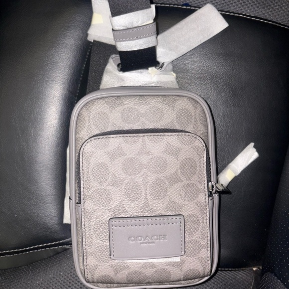 Coach - Picture 7 of 9